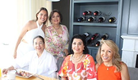  Silvia Olivares, Rebeca Bustillos, Silvia, Esparza, Diana Reyes y Alma Durón.