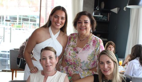  Silvia Olivares, Silvia Esparza, Lucía Rodríguez y Mónica Rodríguez.