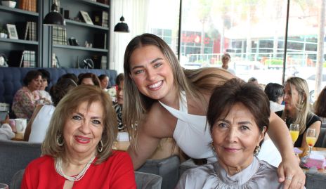 Violeta Lara, Silvia Olivares y Tere Cabrero.