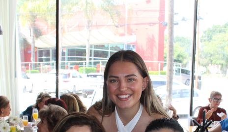  Carla Ruiz, Silvia Olivares y Roxana Fernández.