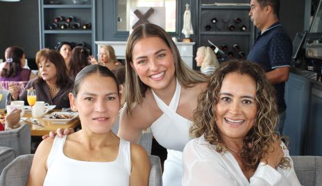  Marisela Pérez, Silvia Olivares y Paty Lara.