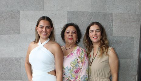  Silvia Olivares, Silvia Esparza y Silvia Garza.