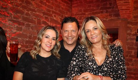  Isabela Morales, Tito Loredo y Anuschka Meade.