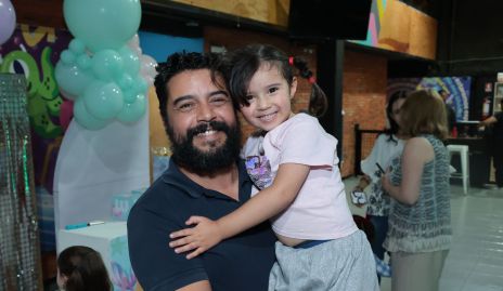  Arturo Llamas y Eleni Llamas.