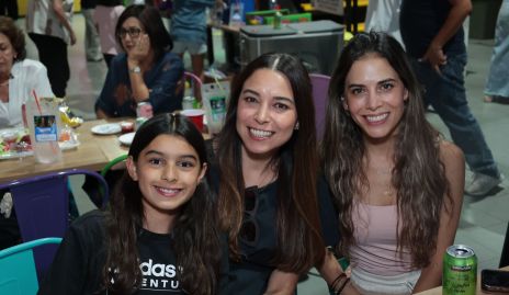  Vale Gómez, Ale Muñoz y Giselle Sthal.