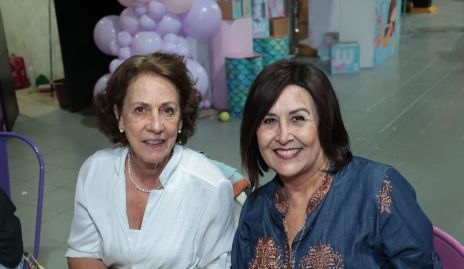  Adriana Salinas y Julia Aranda.