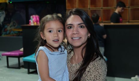  María Juliana y Gladys Castro.