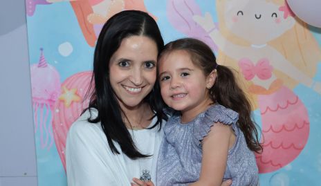  Maritza Villalba y Lu Llamas.