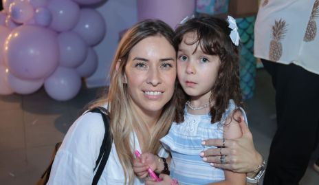  Gaby Alvarado y Alexandra Zamanillo.