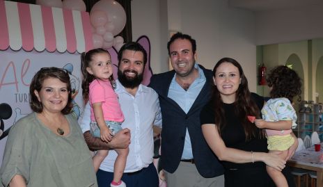  Bertha Navarro, Andrea Zapata, Arturo Zapata, Mauricio Zapata, Fátima Castro e Isabella Zapata.