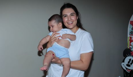  Diana Villanueva con su hijo Eugenio Romo.