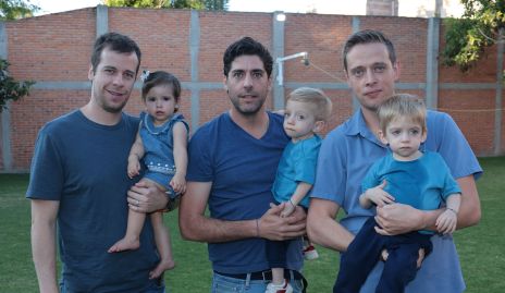  Los hermanos González Díaz Infante con sus hijos.
