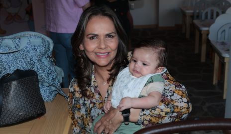 Toyita Villalobos de Dávila con su nieto Nicolás Duarte.