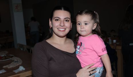  Ximena Zapata con su sobrina Alicia Zapata.