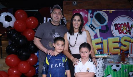  Óscar Luna, Nayeli Zarur, Matías Luna Zarur y León Luna Zarur.