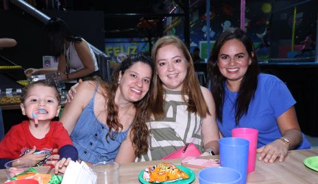  Patricio Enríquez, Paola Arévalo, Gabriela Romano y Yosi García.