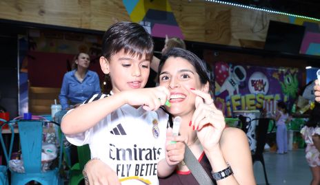  Adriana Torres y Santiago.
