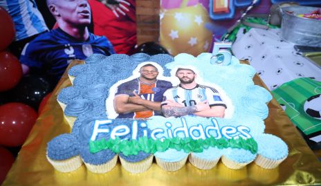  El pastel de cumpleaños.