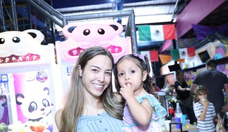  Andrea Narváez y su hija.