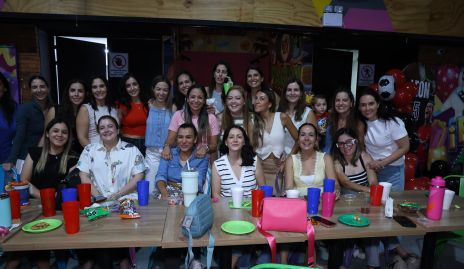 Nayelli Zarur con sus amigas.