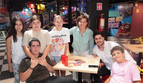  Luciana Arredondo, Inés Abella, Elena Sandal, Ale Alcalde, Juan Pa González Alcalde, Jorge Alcalde y Santiago González.