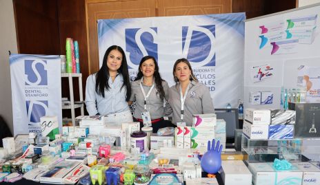  Claudia Villanueva, Alma Guzmán y Elizabeth Stanford.