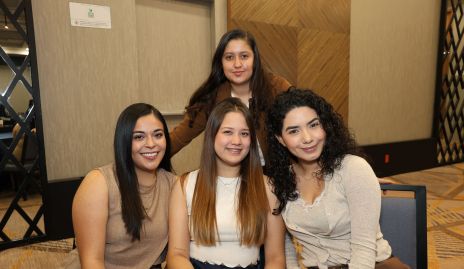  Karen Reyna, Lorena Narváez, Diana Salinas y Fernanda Castillo.