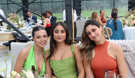  Mayela, Mildred y Mariana.