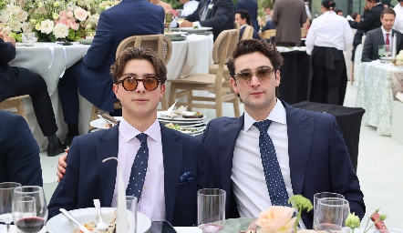  Santiago y David Vallina. 