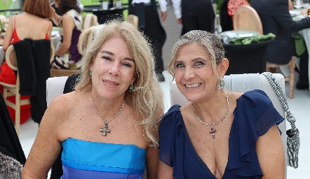  Denisse Kril y Silvia Ortiz. 
