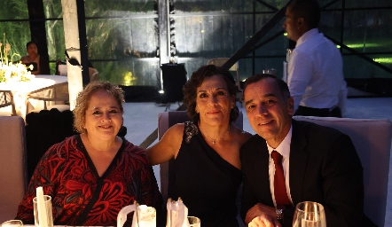  Araceli Santistevens, Luis Rodríguez y Rosario Mata.