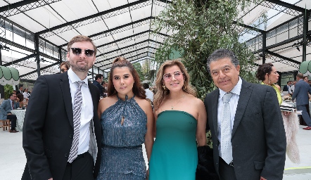  Isaac, Daniela, Gaby y Luis.