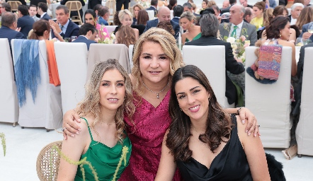  Gaby Alvarado, Carmenchu y Paty Alvarado.