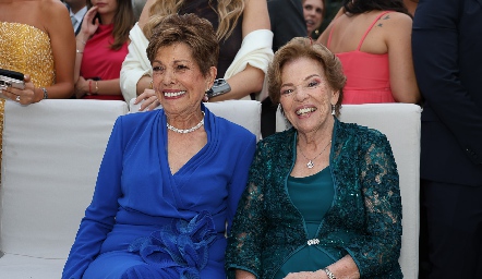  Julieta y Güera Del Valle, abuelas de los novios.