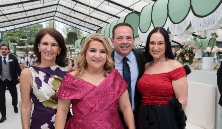  Claudia Canales, Carmenchu, Ernesto y Listela.