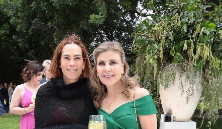  Martha Granados y Belinda López.