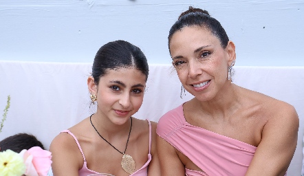  Raquel Garza y Sara Terrazas.