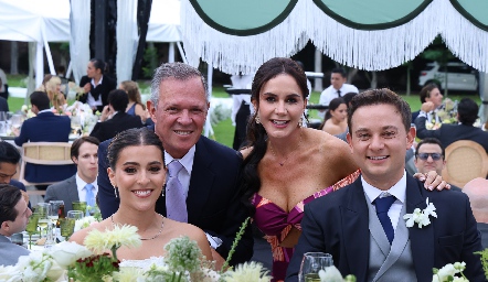 Car, Jorge Del Valle, María Gracia Aguiñaga y Pepe.