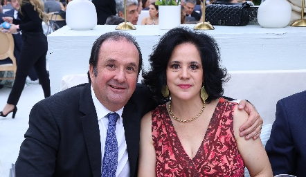  Héctor Hinojosa y Marcela del Peral.