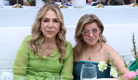  Claudia Hermosillo y Gaby Flores.