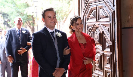  Pepe con su mamá Claudia Terrazas.