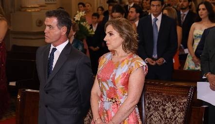  Keko Mendizábal y Jana Del Valle, padrinos de velación.