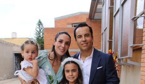  Jimena de la Rosa, Ximena Castillo, Pía y Luis de la Rosa.