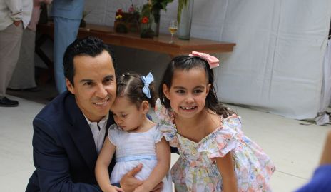  Luis y Jimena de la Rosa con Maca Almazán.
