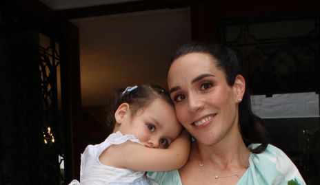  Ximena Castillo con su hija Jimena.