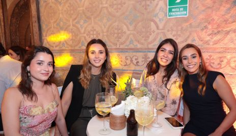  María Muñoz, Chiara Pizzuto, Karina Alcalde y Mari del Valle.