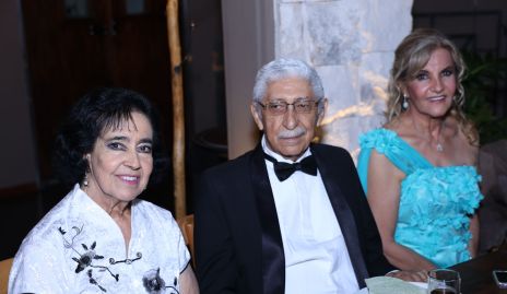  Rosa María de Viramontes, Fernando Díaz de León y Martha Elena de Díaz de León.