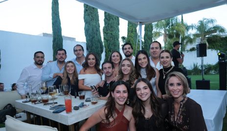  Lorena Herrera celebrando su cumpleaños con su familia y amigos.
