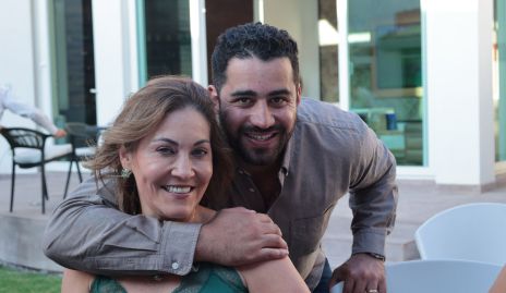  Angeles Barba con su hijo Carlos Morales.