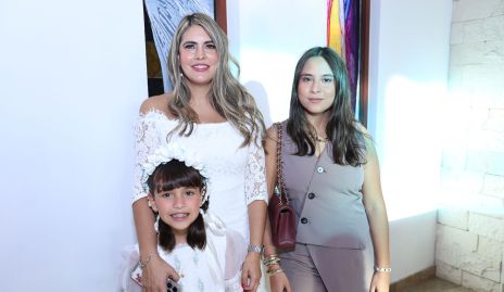  Renata Cordero, Mariana Berrones y Mare Cordero.